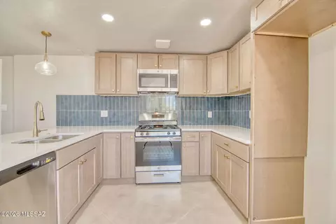 940 S Sarnoff Dr, Tucson, AZ 85710