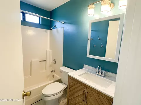 Bath - 12771 E Wentworth Ct, Vail, AZ 85641 photo 1 of 3
