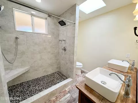 Bath - 12771 E Wentworth Ct, Vail, AZ 85641 photo 2 of 3