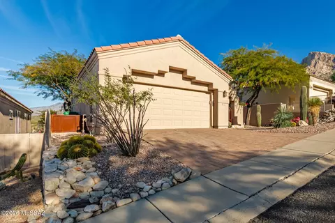 10006 N Bighorn Butte Dr, Tucson, AZ 85737