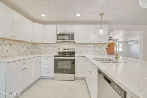 318 W Hatfield St, Tucson, AZ 85706