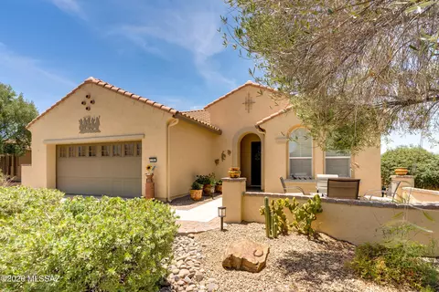 779 N Lukeville Dr, Green Valley, AZ 85614