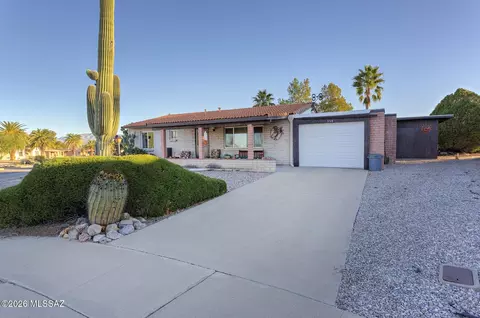 950 S Abrego Dr, Green Valley, AZ 85614