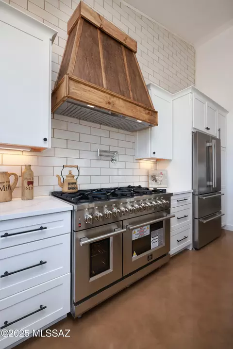 Kitchen - 38322 S Golf Course Dr, Saddlebrooke, AZ 85739 photo 5 of 7