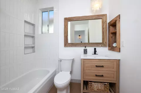 Bath - 38322 S Golf Course Dr, Saddlebrooke, AZ 85739 photo 4 of 4
