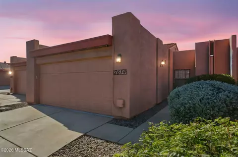 8614 E Pembrook Dr, Tucson, AZ 85715