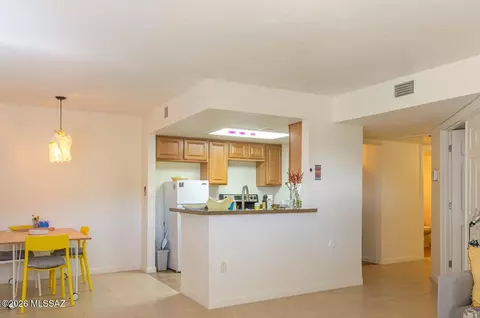 101 S Players Club Dr #1104, Tucson, AZ 85745