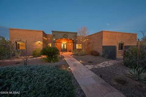 630 N Maxine Dr, Vail, AZ 85641