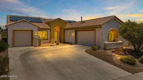 2020 W Cactus Run Dr, Green Valley, AZ 85622