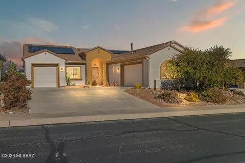 2020 W Cactus Run Dr, Green Valley, AZ 85622