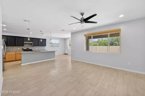 Living - 10381 E Painted Turtle Ln, Tucson, AZ 85747 photo 1 of 3