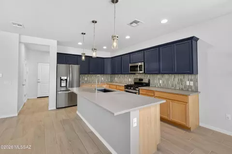 Kitchen - 10381 E Painted Turtle Ln, Tucson, AZ 85747 photo 1 of 5