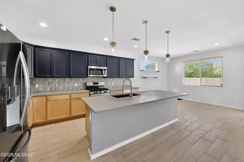 Kitchen - 10381 E Painted Turtle Ln, Tucson, AZ 85747 photo 5 of 5