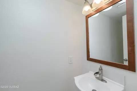 Bath - 9151 N Eaglestone Loop, Tucson, AZ 85742 photo 3 of 3