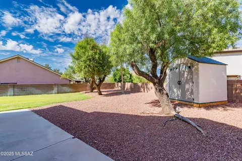 Exterior - 9151 N Eaglestone Loop, Tucson, AZ 85742 photo 7 of 8