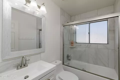 Bath - 9151 N Eaglestone Loop, Tucson, AZ 85742 photo 2 of 3
