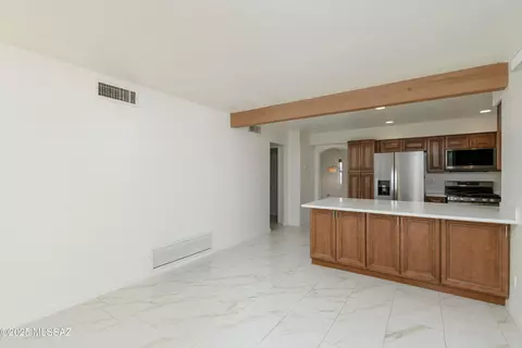 Kitchen - 9151 N Eaglestone Loop, Tucson, AZ 85742 photo 5 of 5