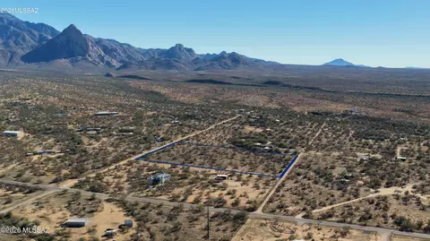 657 W Hawk Way, Amado, AZ 85645