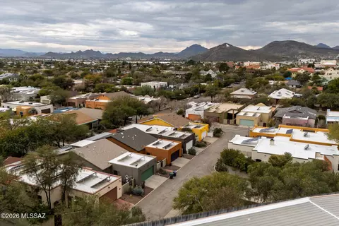 View/Area - 466 E Codd St, Tucson, AZ 85701 photo 2 of 5