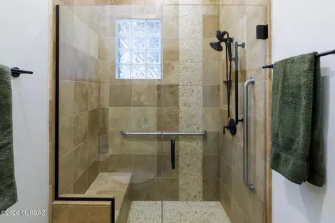 Bath - 466 E Codd St, Tucson, AZ 85701 photo 2 of 4