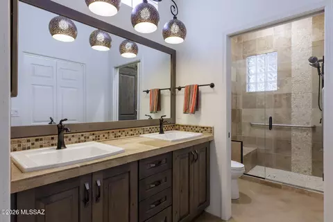 Bath - 466 E Codd St, Tucson, AZ 85701 photo 1 of 4