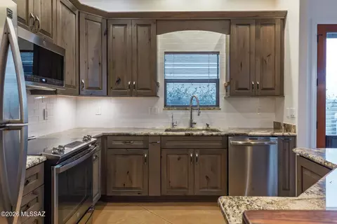 Kitchen - 466 E Codd St, Tucson, AZ 85701 photo 6 of 7