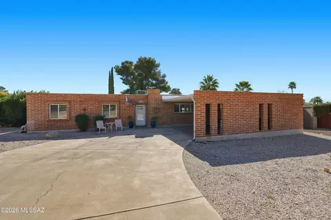 8924 E Old Spanish Trl, Tucson, AZ 85710