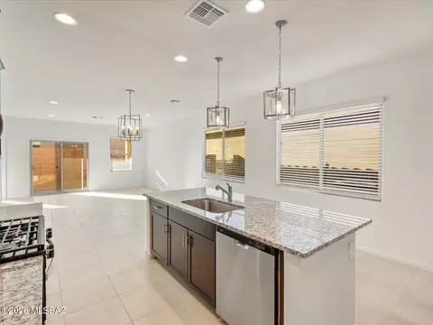 7323 S Gray Jay Dr, Tucson, AZ 85747