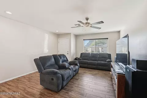 3304 W Athenee Ct, Tucson, AZ 85746