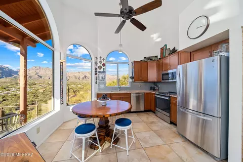 Kitchen - 4331 N Summer Set Loop, Tucson, AZ 85750 photo 2 of 4