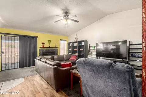 Living - 6803 N De Chelly Loop, Tucson, AZ 85741 photo 1 of 2