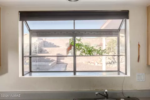 Kitchen - 6803 N De Chelly Loop, Tucson, AZ 85741 photo 5 of 5