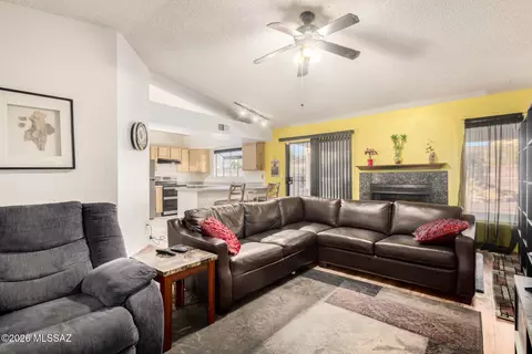 Living - 6803 N De Chelly Loop, Tucson, AZ 85741 photo 2 of 2