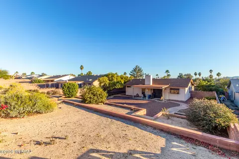 Exterior - 6803 N De Chelly Loop, Tucson, AZ 85741 photo 4 of 9