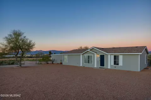 8033 S Farmcreek Dr, Tucson, AZ 85756