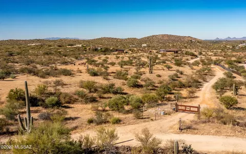 7460 S Rolling Tumbleweed Rd, Vail, AZ 85641