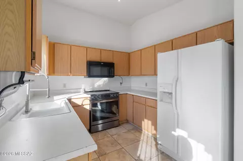 Kitchen - 8986 E Weyburn Dr, Tucson, AZ 85730 photo 2 of 4