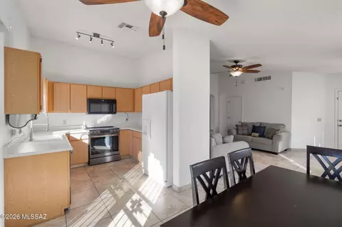 Kitchen - 8986 E Weyburn Dr, Tucson, AZ 85730 photo 1 of 4