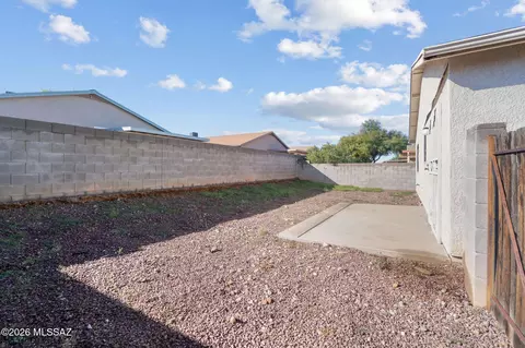 Exterior - 8986 E Weyburn Dr, Tucson, AZ 85730 photo 3 of 4