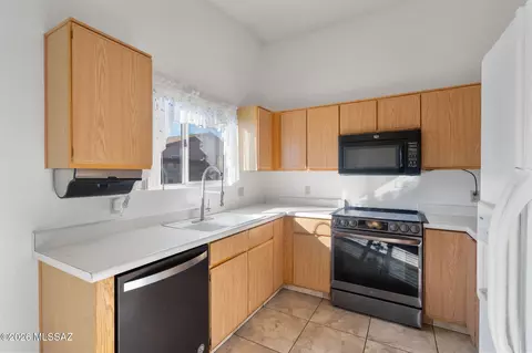 Kitchen - 8986 E Weyburn Dr, Tucson, AZ 85730 photo 4 of 4