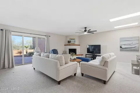 1040 W Camino Del Pato, Green Valley, AZ 85622