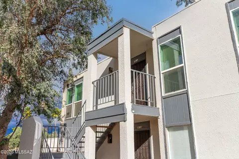 1620 N Wilmot Rd #L207, Tucson, AZ 85712