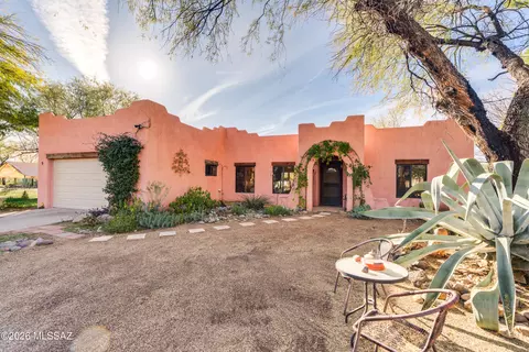 9 Amado Montosa Rd, Amado, AZ 85645