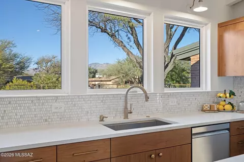 Kitchen - 2350 E Hampton St, Tucson, AZ 85719 photo 4 of 6