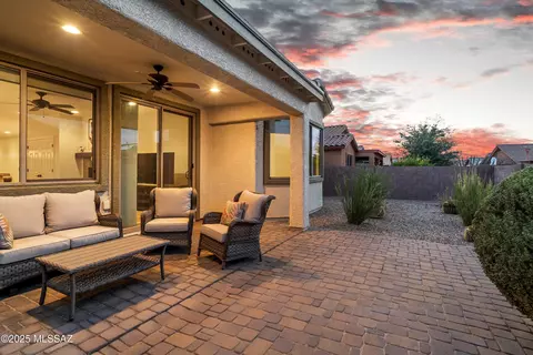 13773 E Carruthers St, Vail, AZ 85641