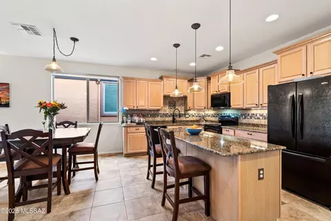 Kitchen - 13773 E Carruthers St, Vail, AZ 85641 photo 3 of 6