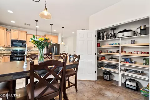 Kitchen - 13773 E Carruthers St, Vail, AZ 85641 photo 6 of 6