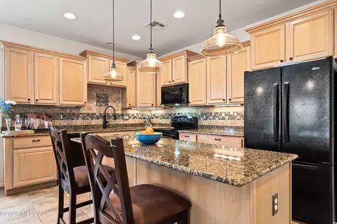 Kitchen - 13773 E Carruthers St, Vail, AZ 85641 photo 2 of 6