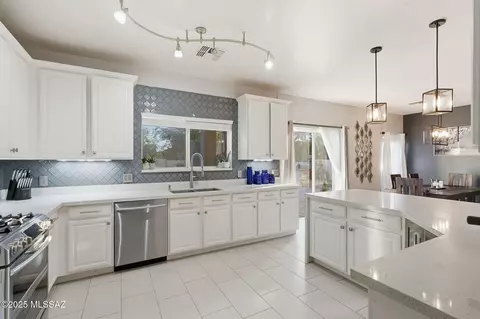 Kitchen - 5952 E Sanderling Dr, Tucson, AZ 85756 photo 12 of 12