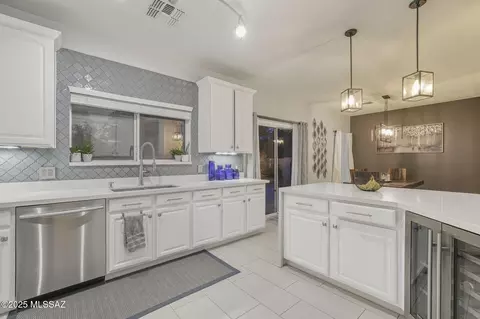 Kitchen - 5952 E Sanderling Dr, Tucson, AZ 85756 photo 3 of 12